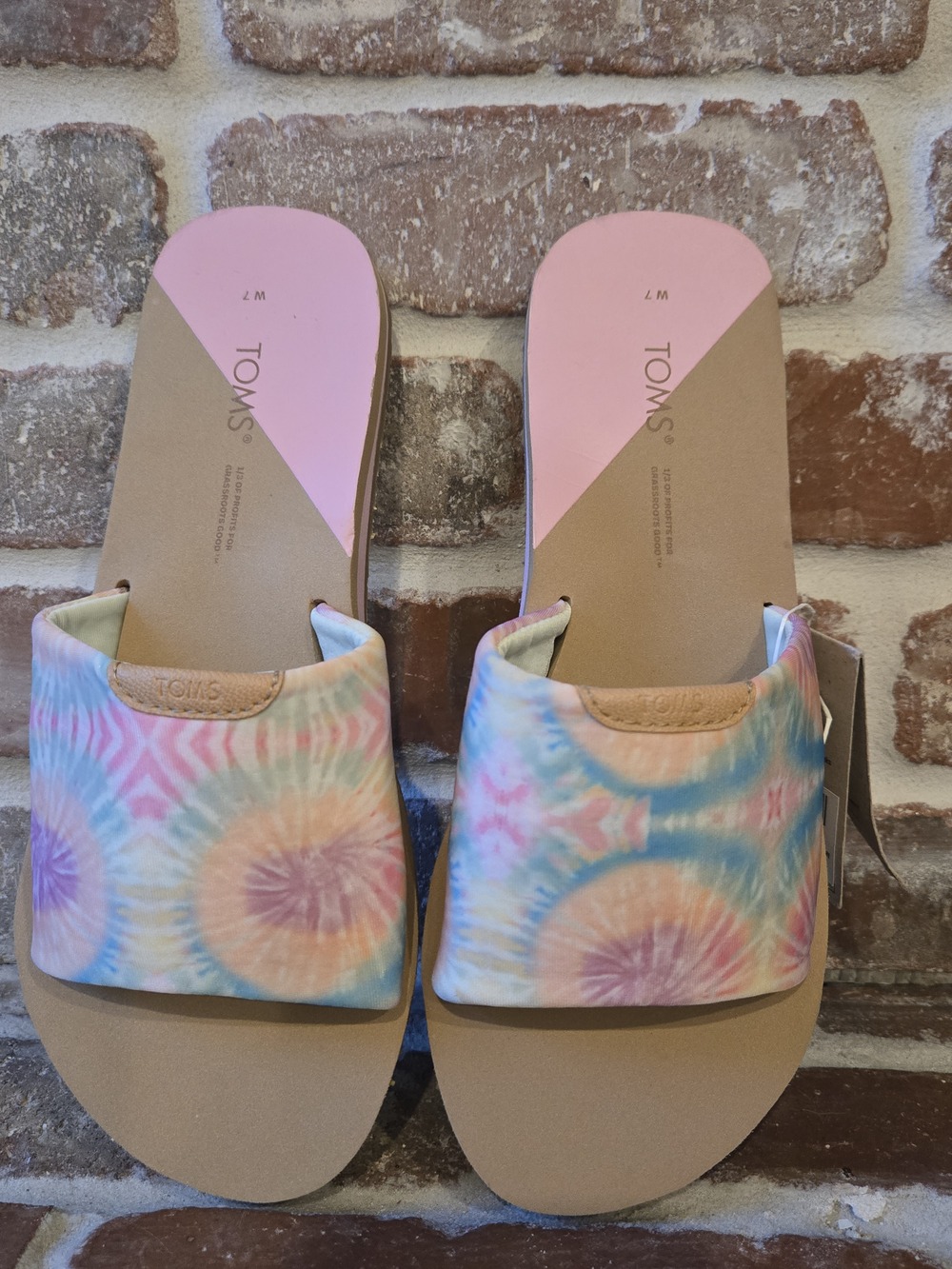TOMS Tie-dye pastel slide sandals, women’s size 7